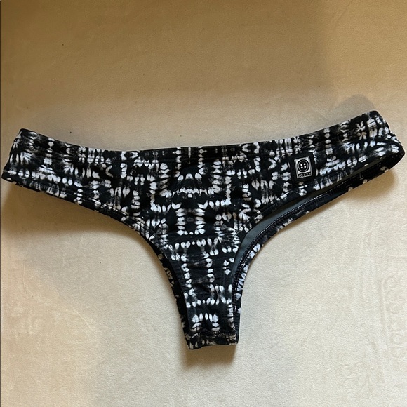 JOLYN “DUKE” Black and White Patterned Bikini Bottom - Picture 3 of 3